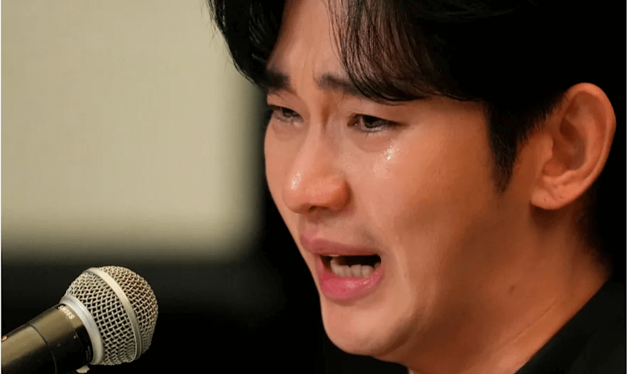 韓國演員金秀賢在首爾舉行記者會